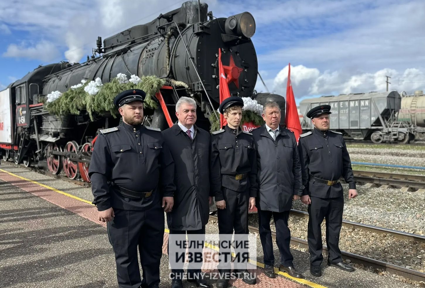 Фото: в Набережные Челны прибыл «Паровоз Победы»