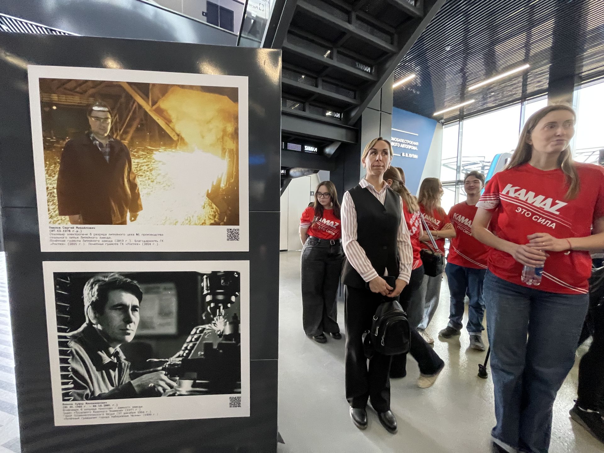 На выставке в Челнах показали уникальные фото работников КАМАЗа