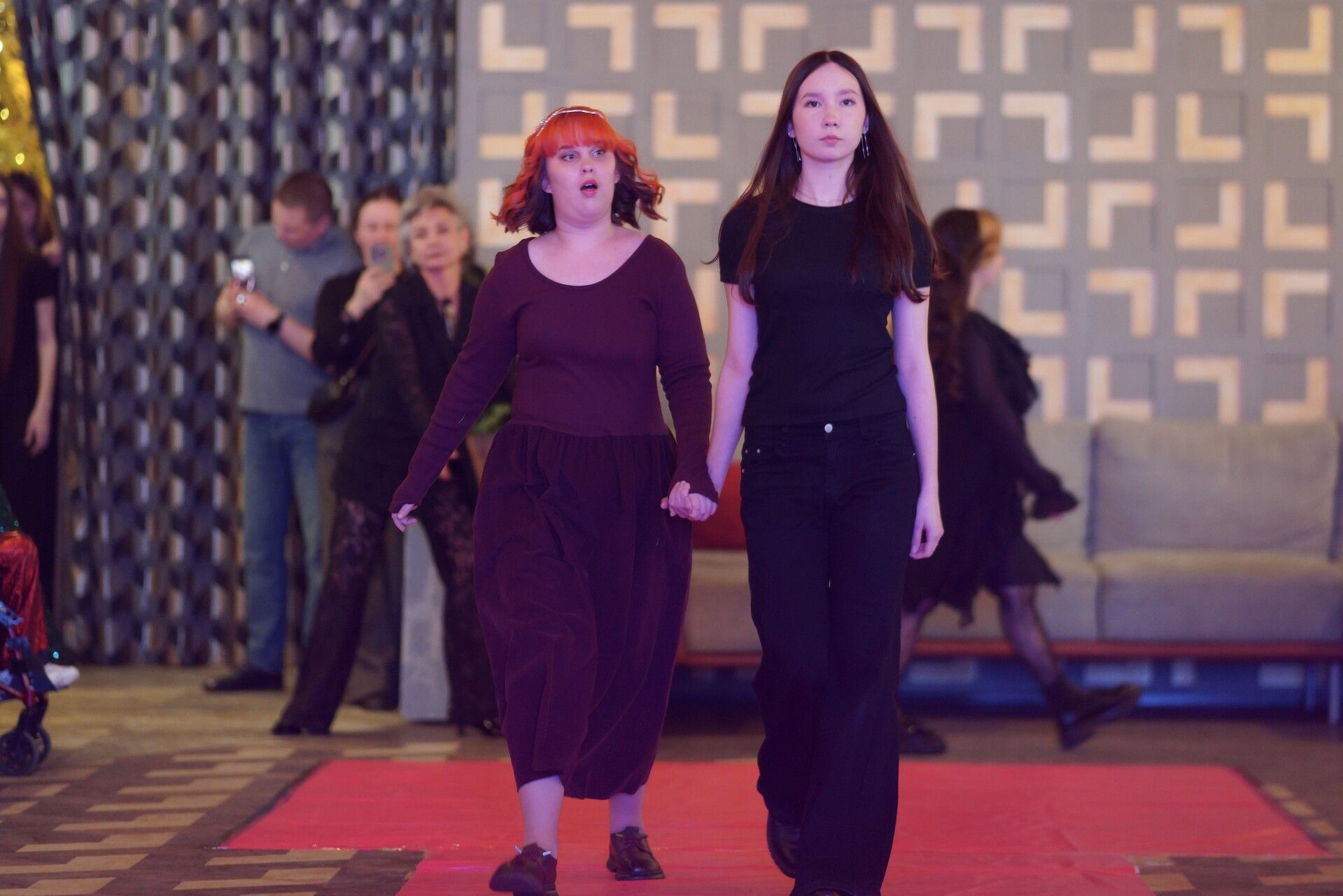 «Хрустальные принцессы»: в Челнах прошел показ мод среди девочек-инвалидов