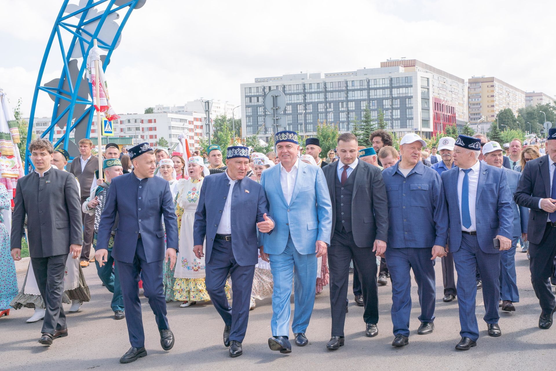 Сказки Тукая, советский автопарк и сломанная гиря: Сабантуй-2026 в Челнах