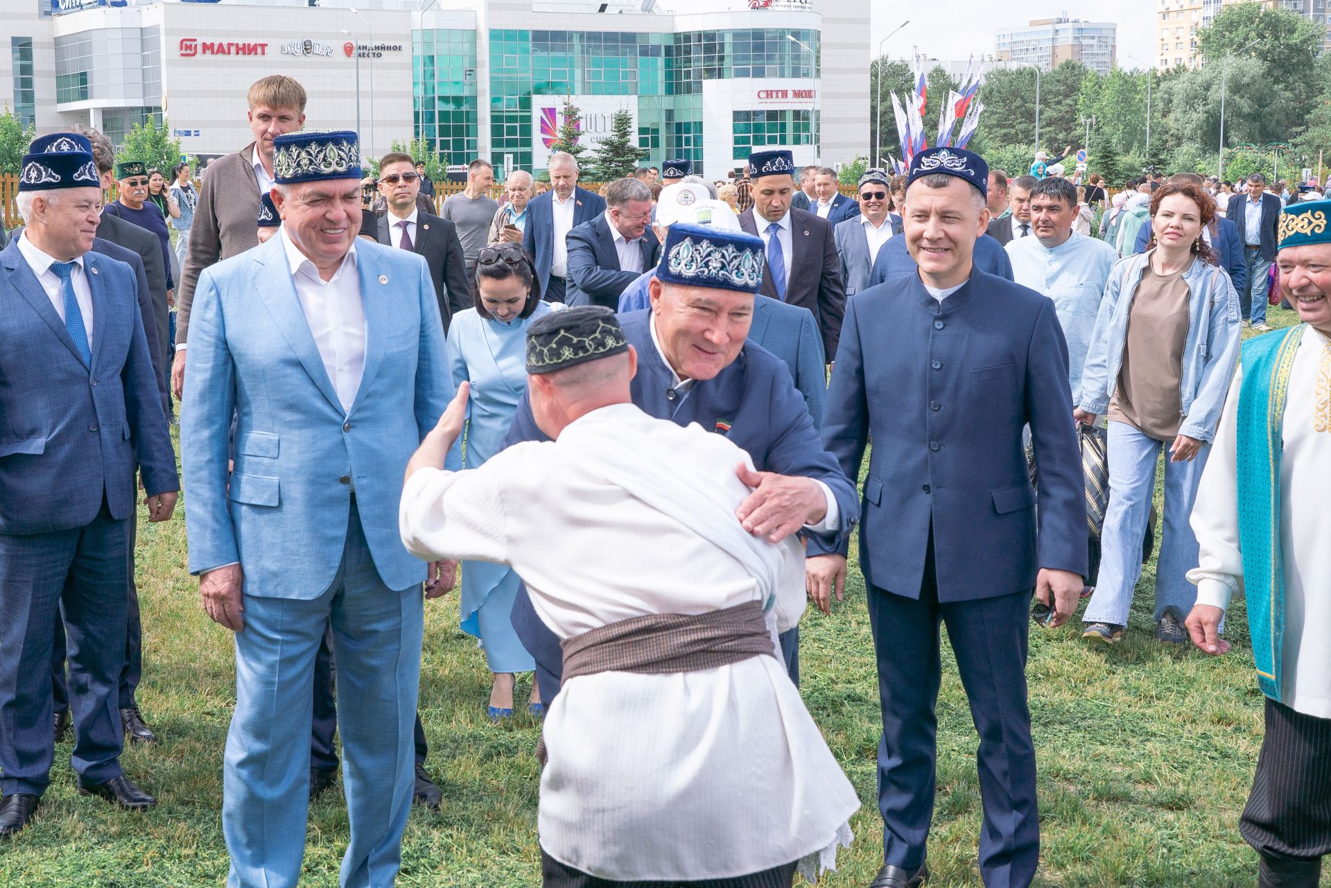 Сказки Тукая, советский автопарк и сломанная гиря: Сабантуй-2026 в Челнах