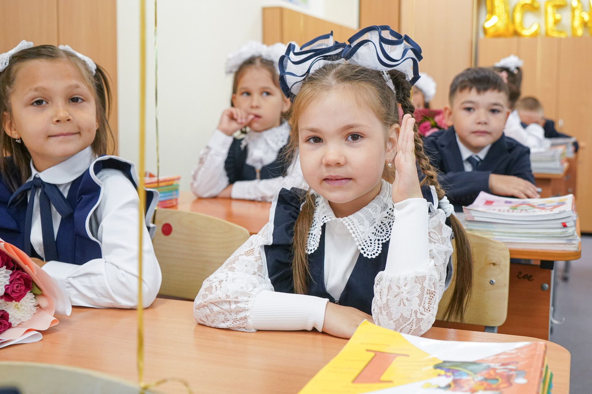 «Потусить еще успеете»: мэр Челнов обратился к будущим выпускникам