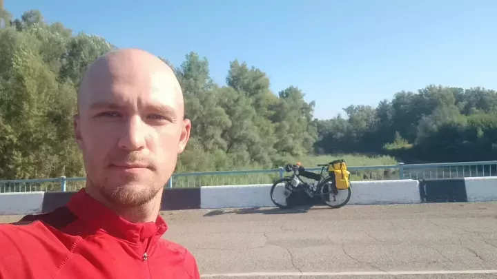 Курьер из Челнов проехал 765 километров на велосипеде до Казахстана