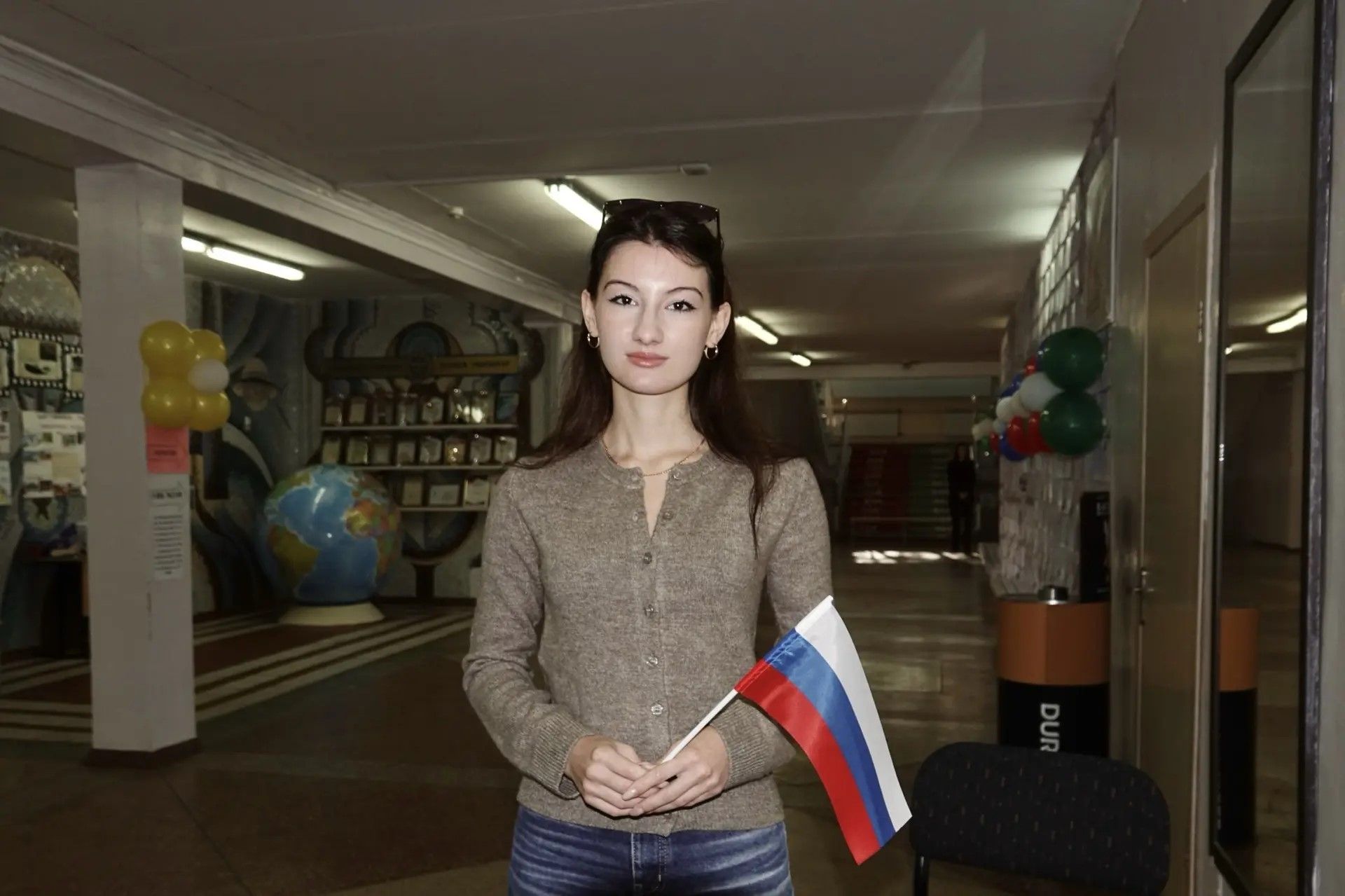 «Мы – сила России»: избирателям Челнов вручают флаги нашей страны