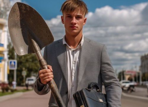 «Поиск работы в среднем занимает три месяца, на руководящую должность - полгода»