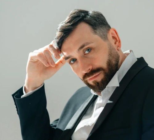 Гоголь по-челнински: режиссер из Иркутска ставил в «Мастеровых» ​​​​​​​«Женитьбу»