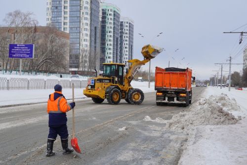 Мэр Челнов призвал увеличить количество снегоуборочной техники в пик снегопада