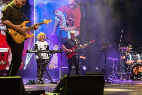 Как школьный ВИА из Челнов спустя 40 лет сыграл на одной сцене с «Любэ»