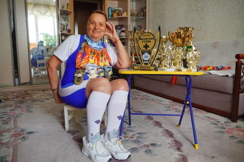 «Миссис Мускул»: челнинка стала мастером спорта по армрестлингу в 83 года