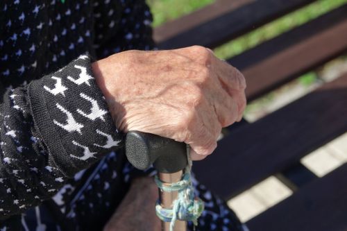 Инструкция: кому положен социальный работник