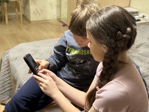 Цифровая диета: почему родители отказывают детям в смартфонах