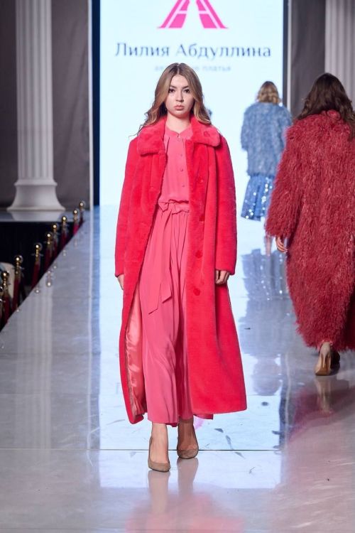 «Послание женщине – будь собой»: дизайнер Лилия Абдуллина участвовала в показе моды в Москве