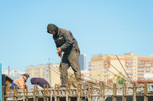 «Зарплату обещают поднять до 400 тысяч рублей»