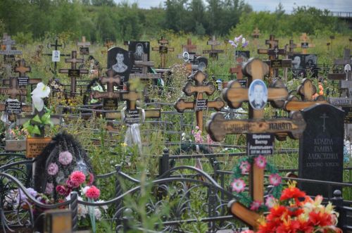 Ограды, суслики и пропуск на въезд: всё о работе кладбищ в Челнах