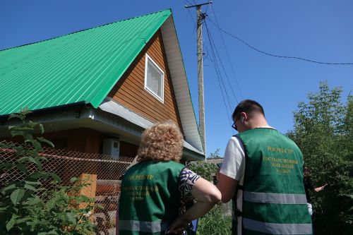 Плюшкин по соседству: Росреестр провел рейд по заброшенным дачам