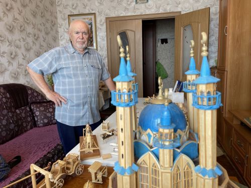 Мастер миниатюр: как челнинский пенсионер покоряет сердца резьбой по дереву