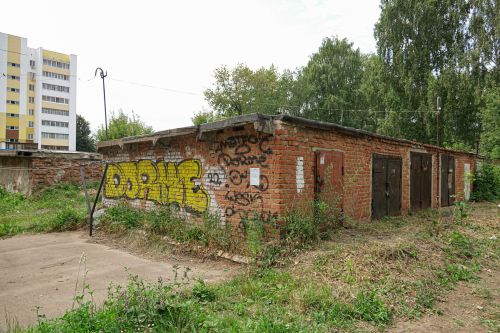 «Под бульдозер!»: челнинцы просят снести гаражи-призраки недалеко от БСМП