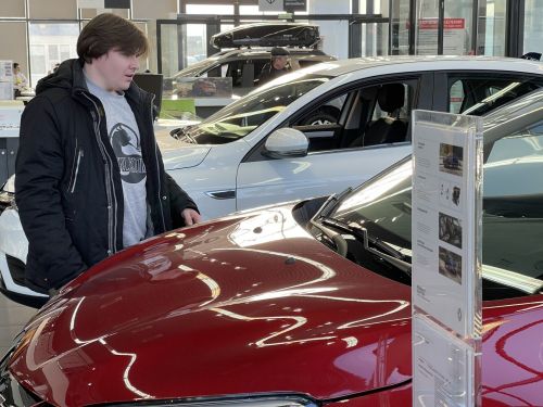 Небесно-голубой внедорожник за 50 млн: топ-5 самых дорогих автомобилей в Челнах