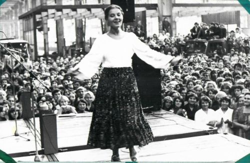 Сенчина в цеху, Ярмольник в заводском АБК: редкие фото звезд в Челнах