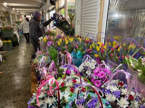 «Все дорожает, клиентов мало»: ткани, цветы и бары – кто доживет до лета?