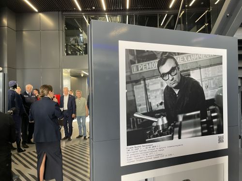 На выставке в Челнах показали уникальные фото работников КАМАЗа