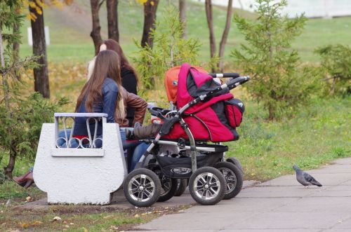 «Годовалый сын порвал золотую цепочку педиатра. Она требует возместить ремонт»