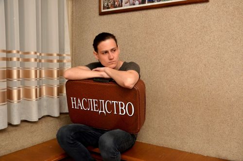 «Сын-подросток оскорбил меня по телефону, как лишить его наследства?»