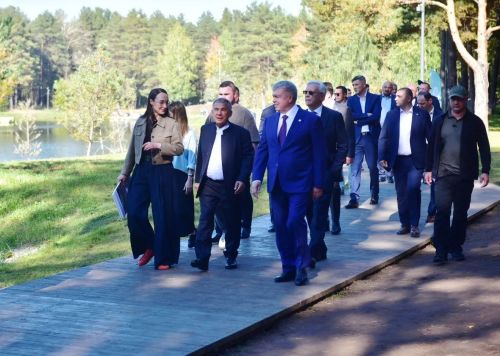 Рустам Минниханов прогулялся по парку «Прибрежный»