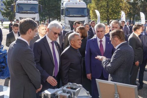 «Каждый город счел бы за честь иметь автозавод: День машиностроителя в Челнах