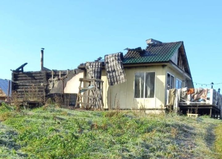 Сгорел дом художника Александра Петрова из Челнов Сгорел дом художника Александра Петрова из Челнов