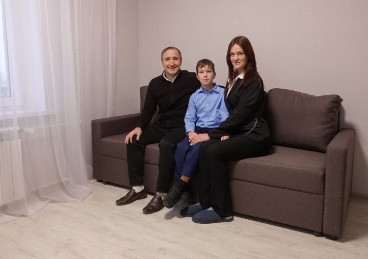 В Челнах камазовцам передали квартиры нового арендного дома 78/06