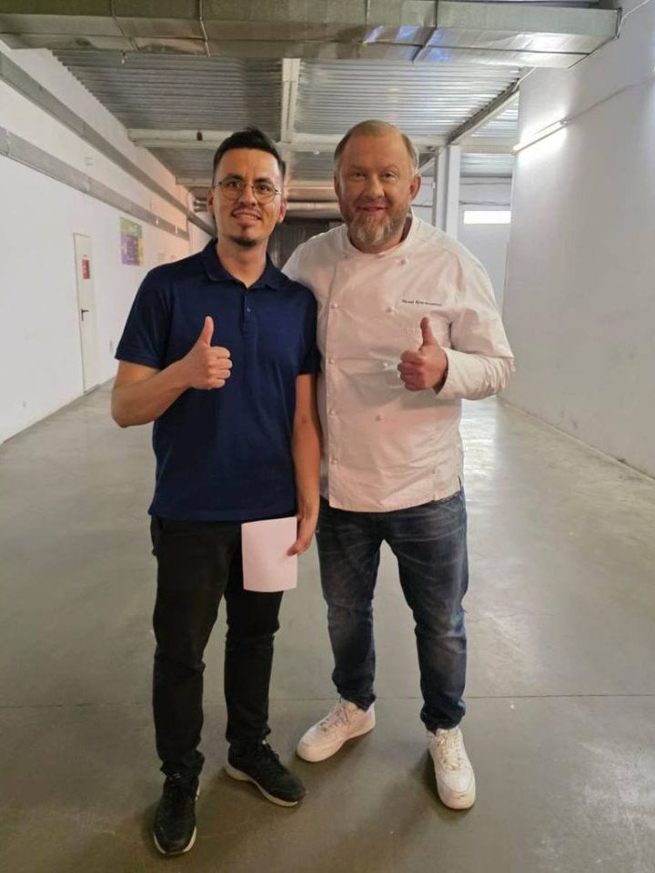 Врач БСМП угостил лагманом ведущих кулинарного шоу «Битва шефов»