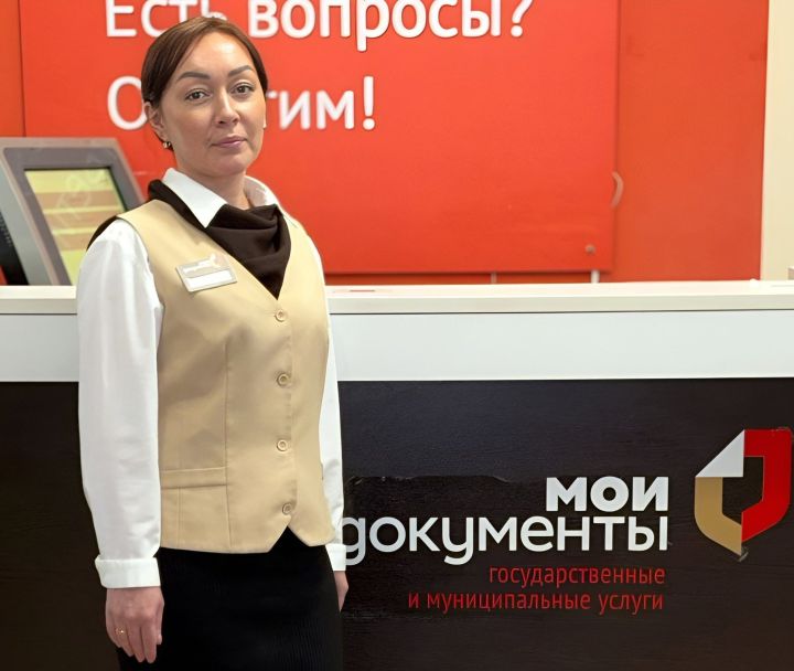 Челнинка оказала 6526 услуг за год и стала лучшим работником МФЦ Татарстана