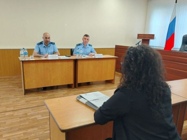 Новый прокурор Челнов провел первый прием граждан Новый прокурор Челнов провел первый прием граждан