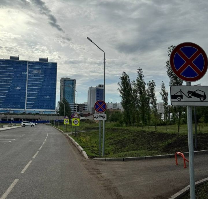 На набережной Табеева появились знаки «Остановка запрещена»