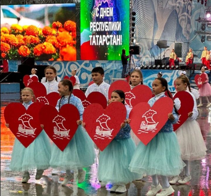 Цветет пышным цветом: как в Челнах прошел фестиваль «Акварель»-2025 Цветет пышным цветом: как в Челнах прошел фестиваль «Акварель»-2025