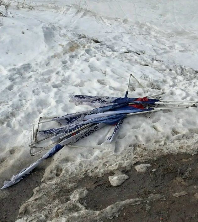 В Челнах вандал сорвал 18 флагов, установленных на мосту через Мелекеску