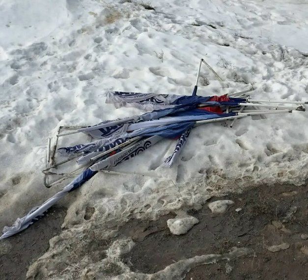 В Челнах вандал заплатит штраф за испорченные на мосту юбилейные флаги