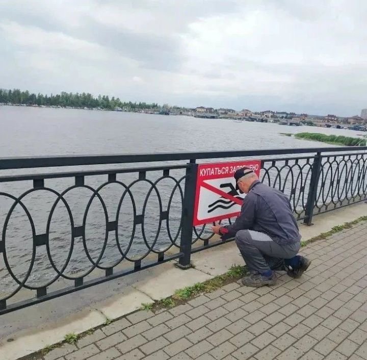 После гибели юноши в Чаллы Яре на набережной установили новые запрещающие знаки