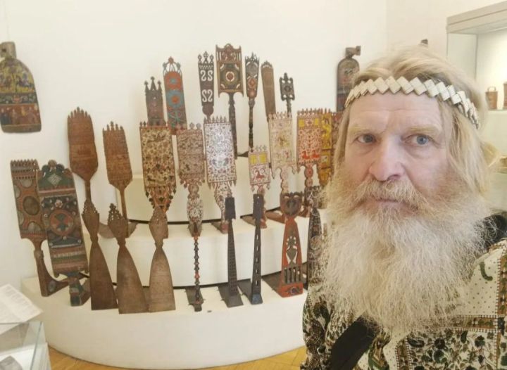 Художник из Челнов загрузил 500 картин в «Газель» и отправился покорять Петербург