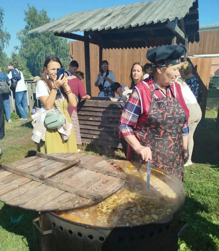 В Свияжске повара приготовили авторскую уху и раздали ее бесплатно