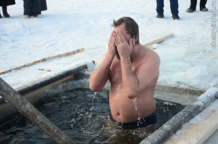 Челнинские известия ведут онлайн-трансляцию крещенских купаний
