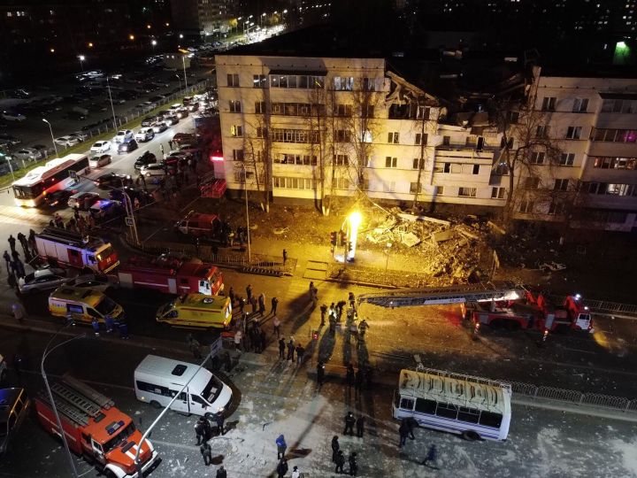 Из-под завалов взорвавшегося в Челнах дома достали еще одного пострадавшего
