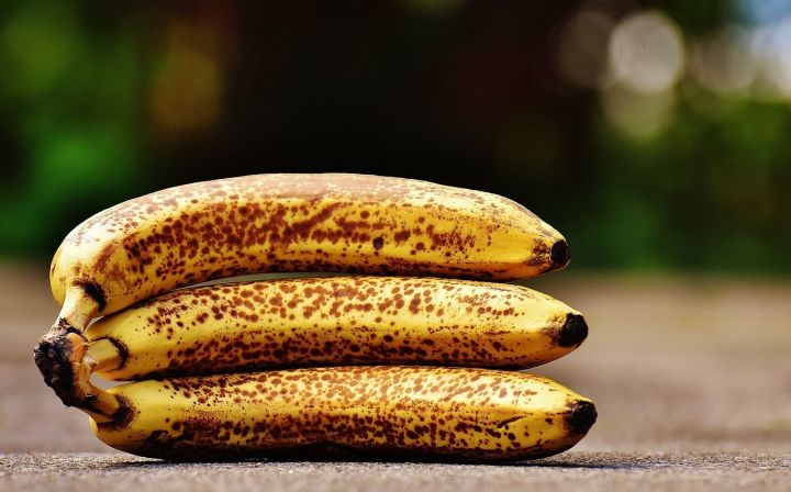 Врачи рекомендуют покупать бананы с коричневыми пятнами