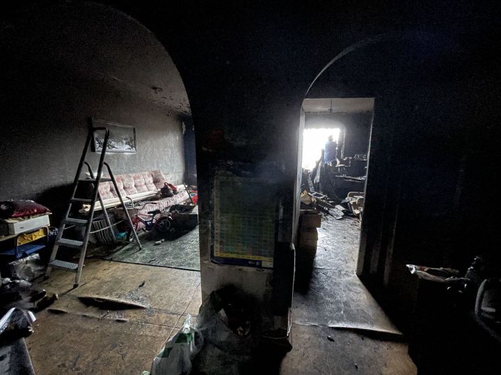 В квартире, где возник пожар в Челнах, живет 12 человек