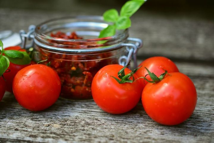 Как надолго сохранить свежими помидоры
