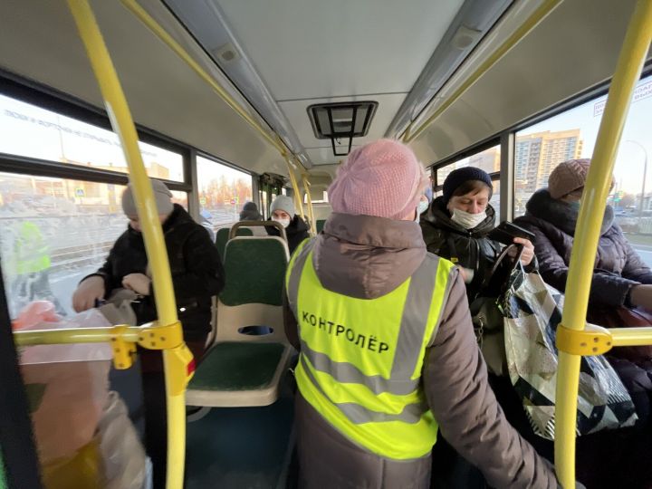 В новых автобусах Челнов подключают бесконтактную систему оплаты проезда