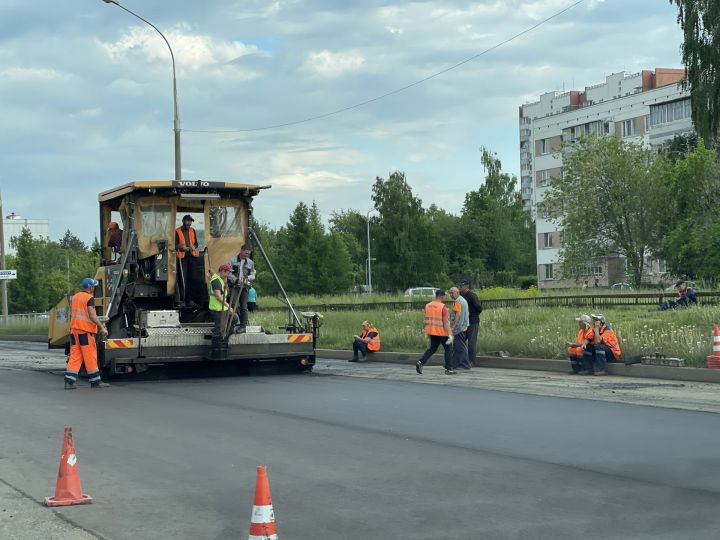 На проспекте Яшьлек в Набережных Челнах меняют асфальт