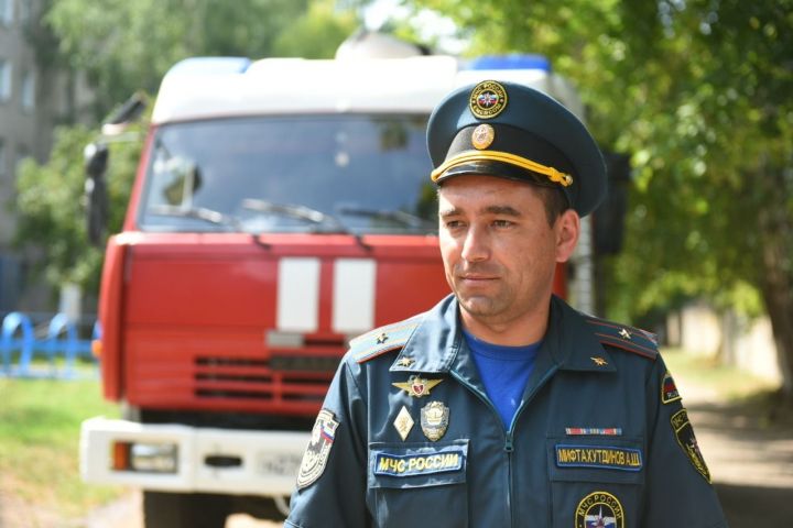 Наиль Магдеев представил нового главного пожарного Набережных Челнов