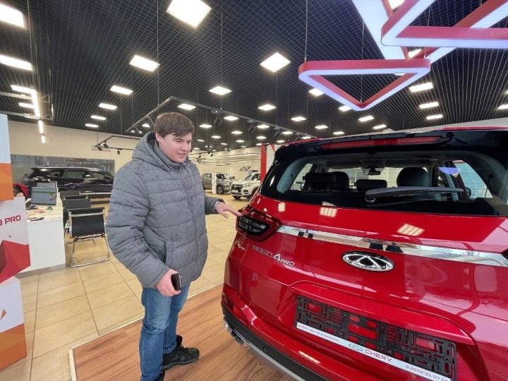 Затоварены «китайцами»: авторынок России перенасыщен, стоимость машин снижается